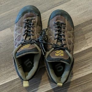 Women's 5.10 guide tennies size 8.5